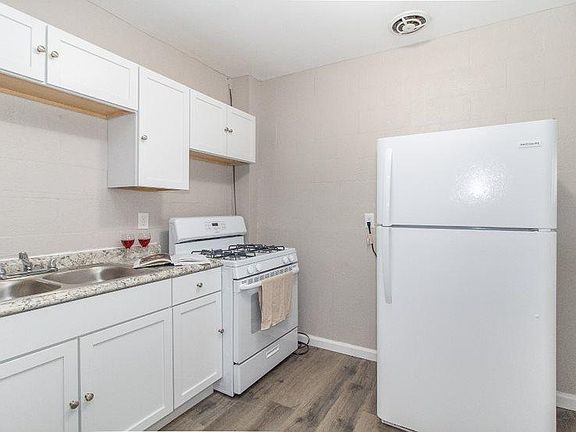 3rd image of 710 Chalfonte Pl #103