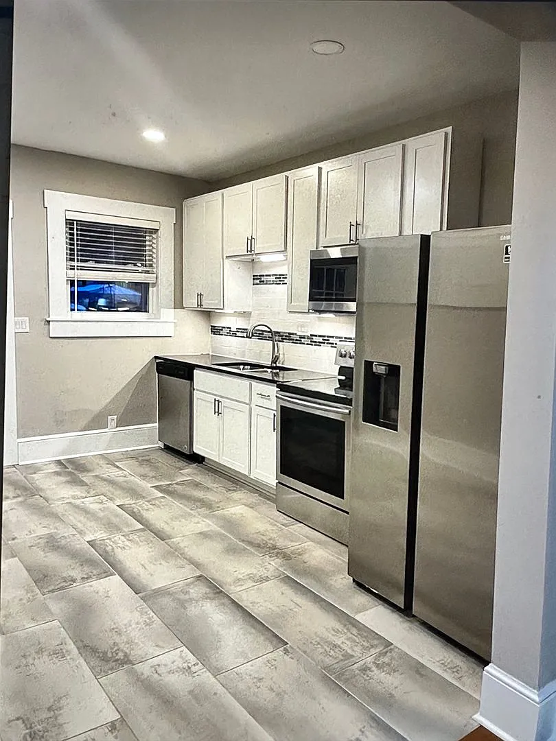 31-33 E. Blake Ave. — Photo 3
