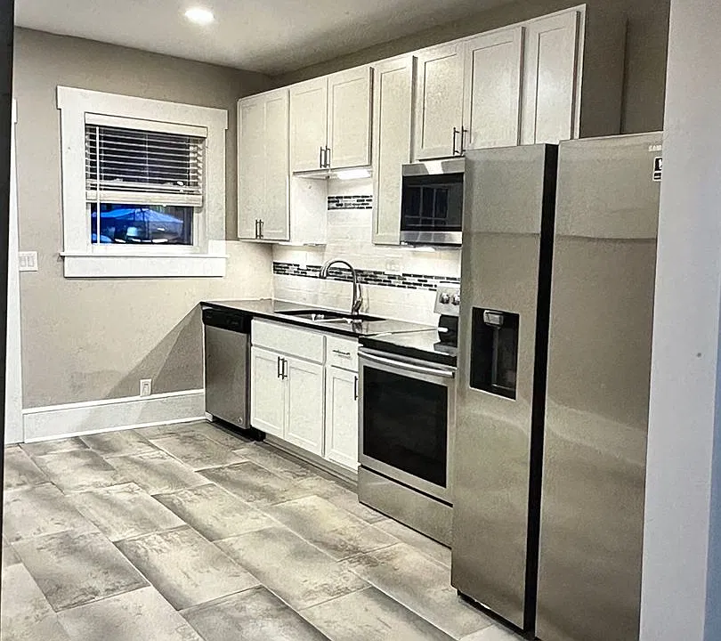 31-33 E Blake Ave