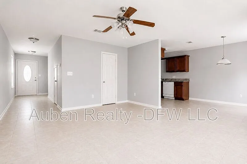 3 bed, 2.5 bath, 1388 sqft, $1,499 — Photo 4