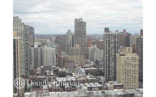 Rented by Douglas Elliman | media 29