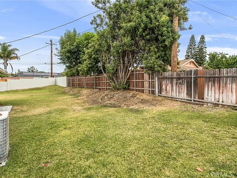 2960 Sterling St — Photo 24