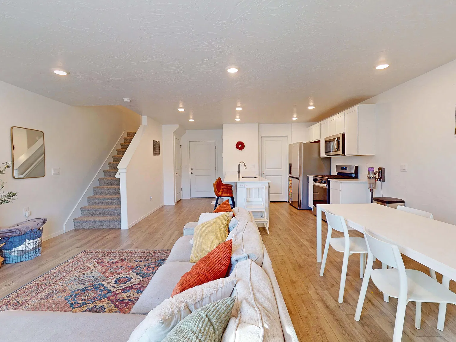 3 bed, 1400 sqft, $1,600 — Photo 4