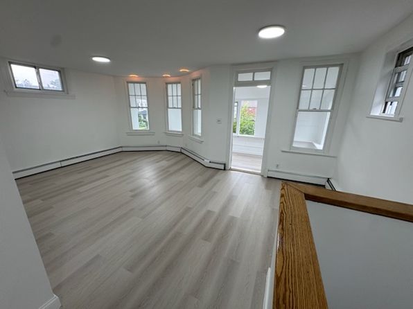 134 Crescent Pl #2