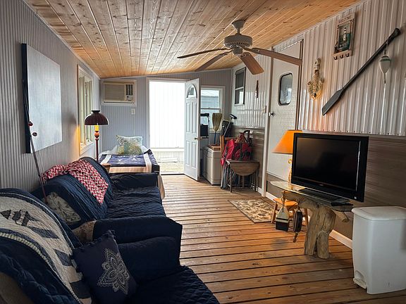 5th image of 451 E Main St #18