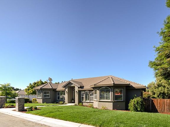 2nd image of 951 Oak Creek Ct