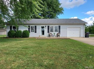 1303 Cardinal Dr, Greenville, IL