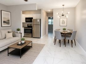 704 NE 23rd Dr, Fort Lauderdale, FL