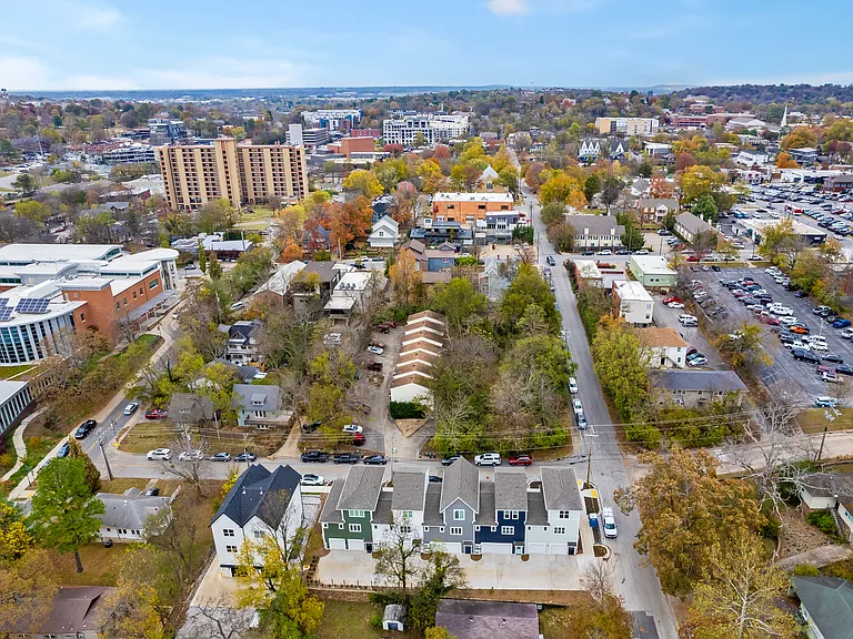 349 W Rock St — Photo 18