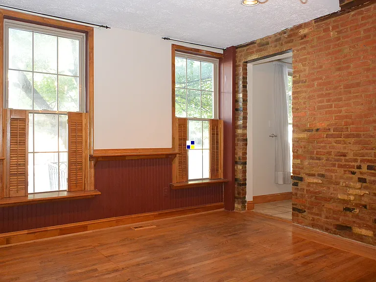 319 E Cross St — Photo 12