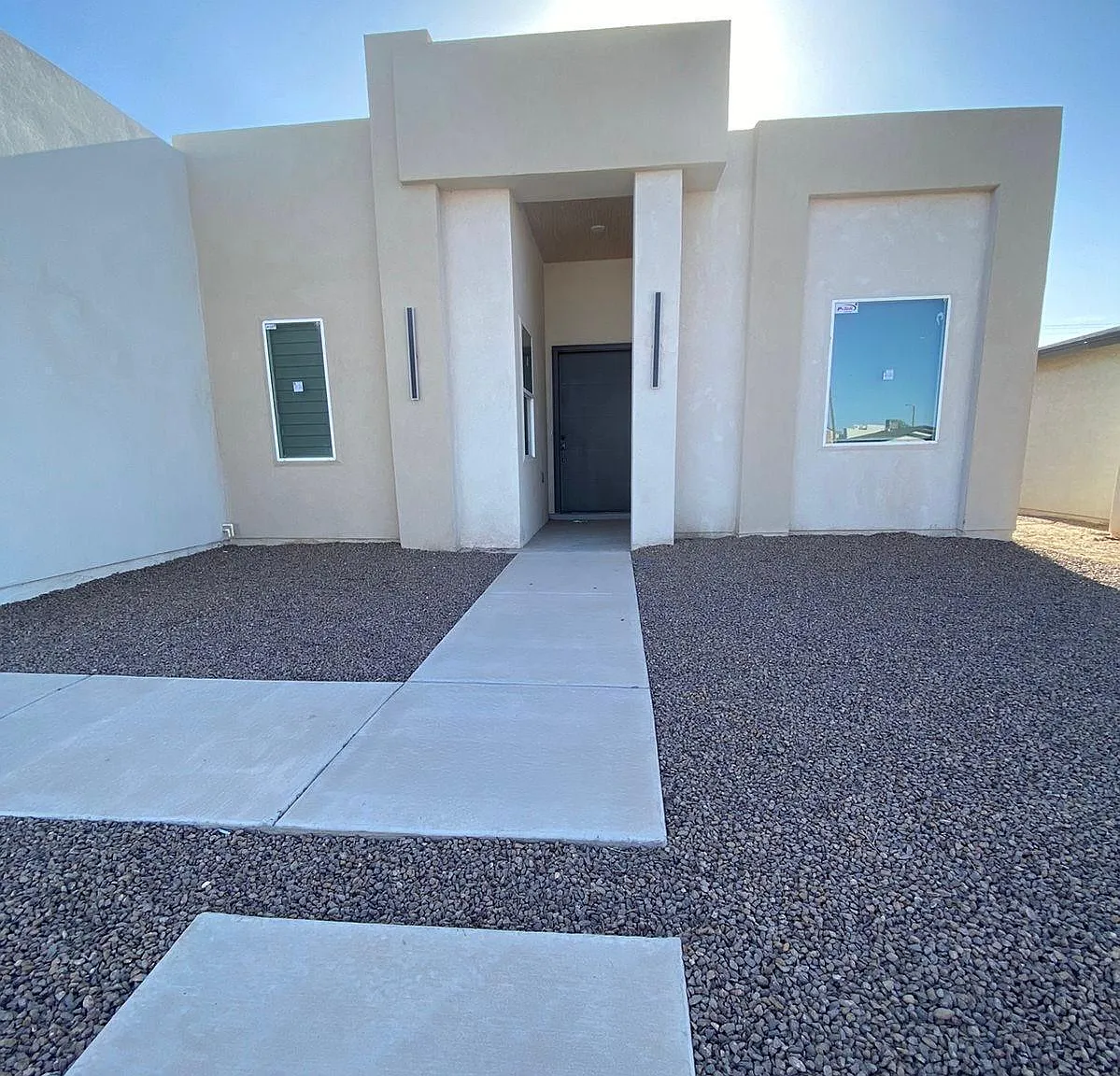4 bed, 3.0 bath, 2008 sqft, $2,100 — Photo 1