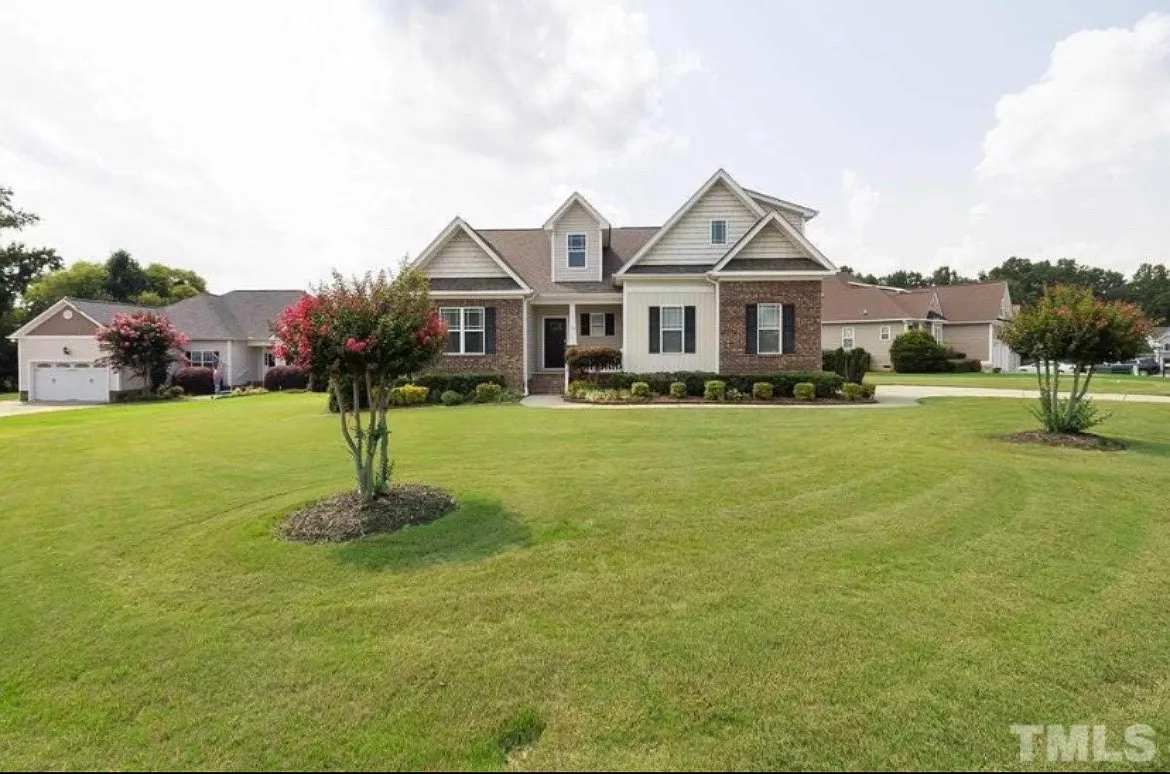 4 bed, 2103 sqft, $2,500 — Photo 1