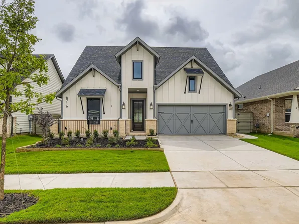 8716 Bur Oak Dr, Justin, TX 76247
