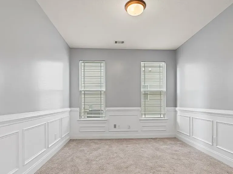 632 Dunrobin Ln — Photo 7