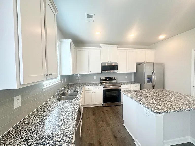 107 Denmon Ct — Photo 6
