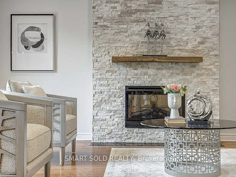 45 Abbeywood Trl #MAIN FLOOR — Photo 13