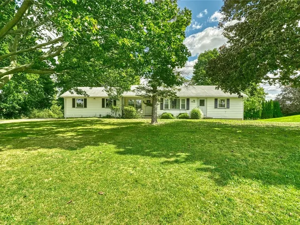 2820 Ontario Center Rd, Walworth, NY 14568