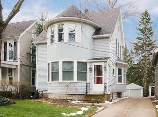 140 S Main St, Chagrin Falls, OH 44022