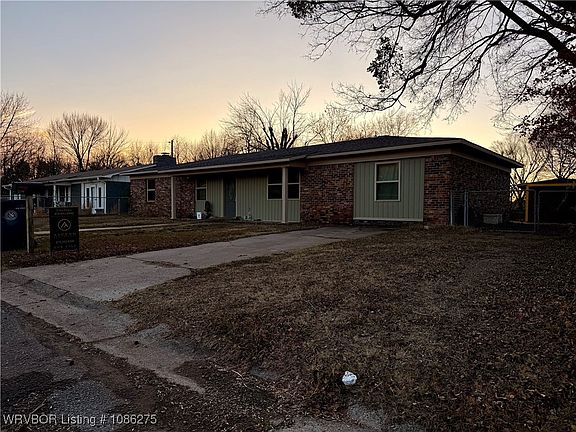 3rd image of 904 Short St