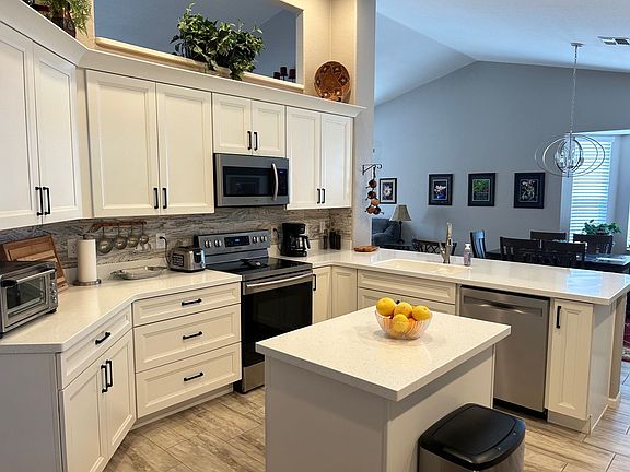 3rd image of 11118 E Navajo Dr