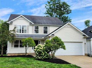 814 Lost Pond Pkwy, Chardon, OH 44024