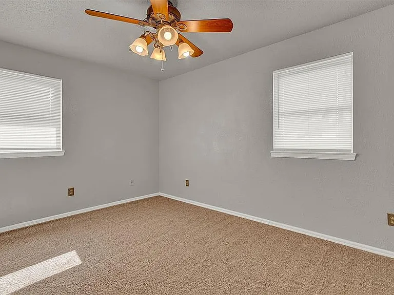 1000 W Silver Meadow Dr — Photo 15