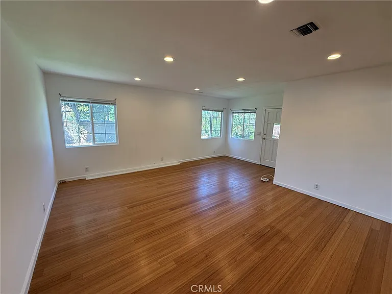 19148 Saticoy St #19148 — Photo 6