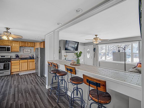 3rd image of 768 Devonshire Rd