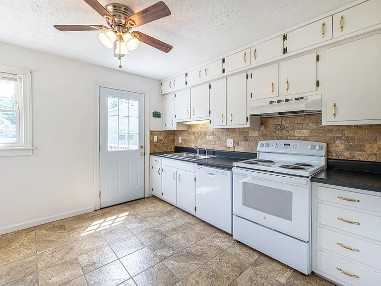 1314 Goldleaf St — Photo 11