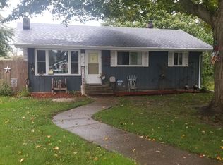 825 Crest Ct, Byron, IL 61010