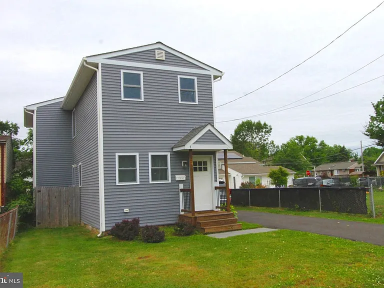 1807 Parkview Ave — Photo 1