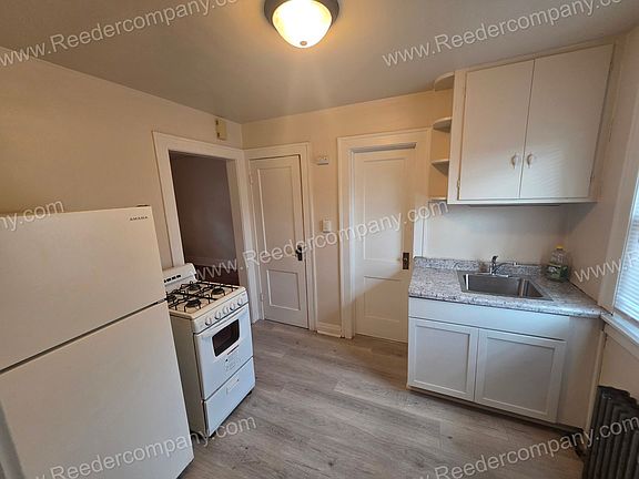 3rd image of 35 Carroll St APT 8