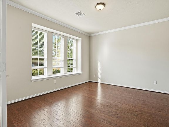 4th image of 811 River Delta Ln