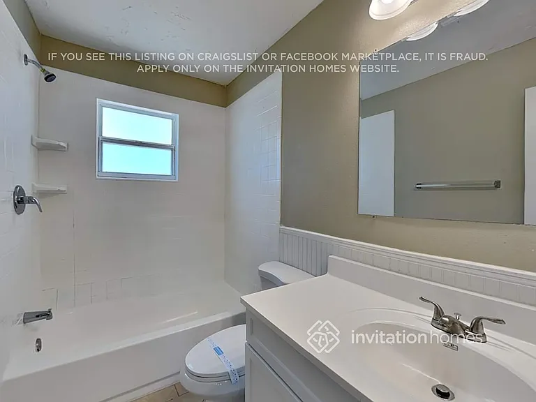 923 38th St W — Photo 9