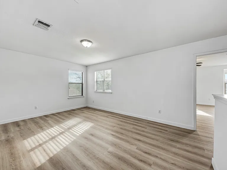 9012 Edmundsbury Dr — Photo 20