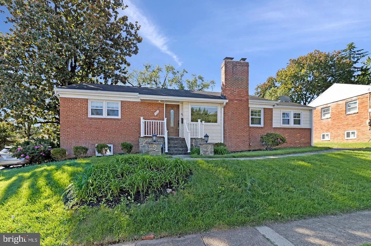 3 bed, 2.0 bath, 2198 sqft, $4,200 — Photo 4