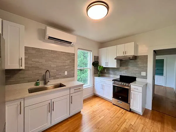 Kitchen, south end