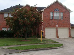1110 Camelot Ln, Pearland, TX 77581