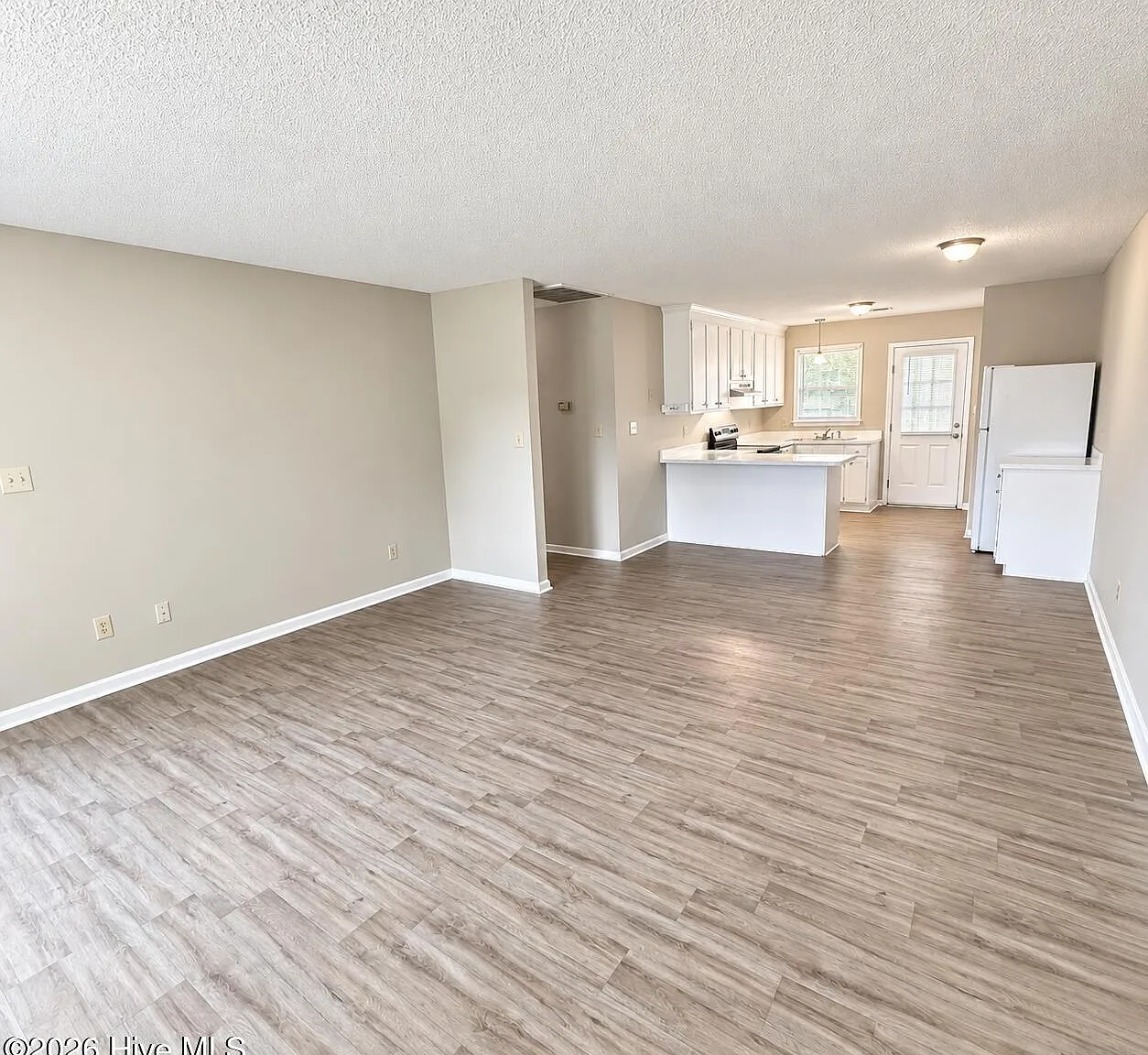 2 bed, 1.0 bath, $1,025 — Photo 2