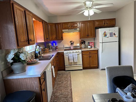 5th image of 100 E Newport St APT 5