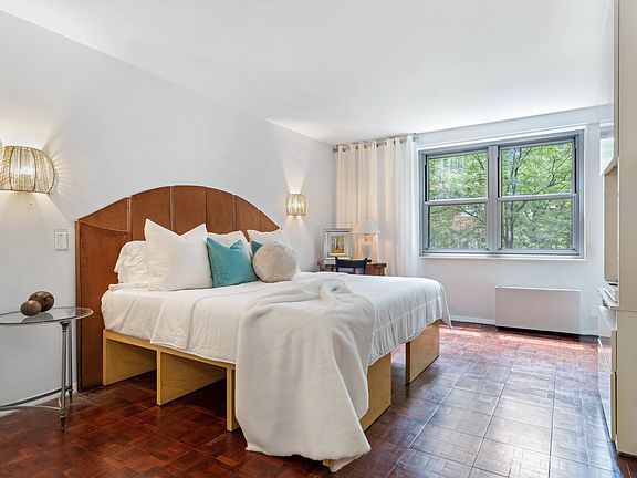 5th image of 433 E 56th St APT 4D
