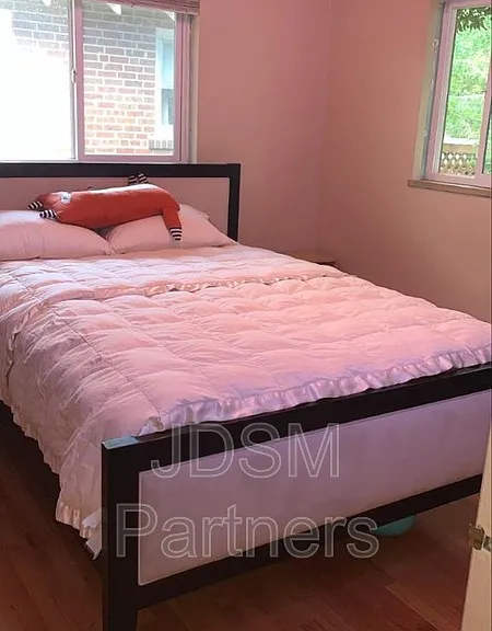 1545 N Jackson St — Photo 23