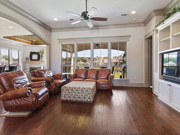 4th image of 15825 Greystone Dr