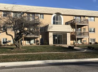 951 Old Indian Trl APT 103, Aurora, IL 60506