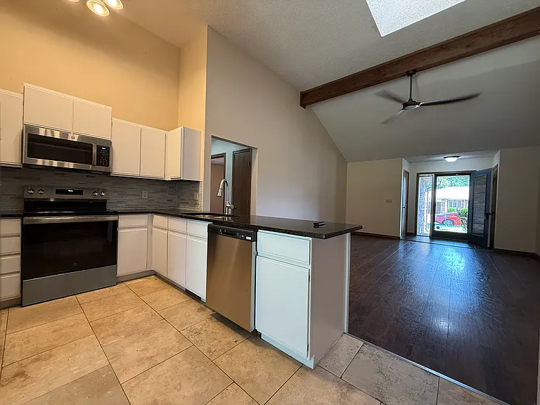 222 E Edgewood St — Photo 5