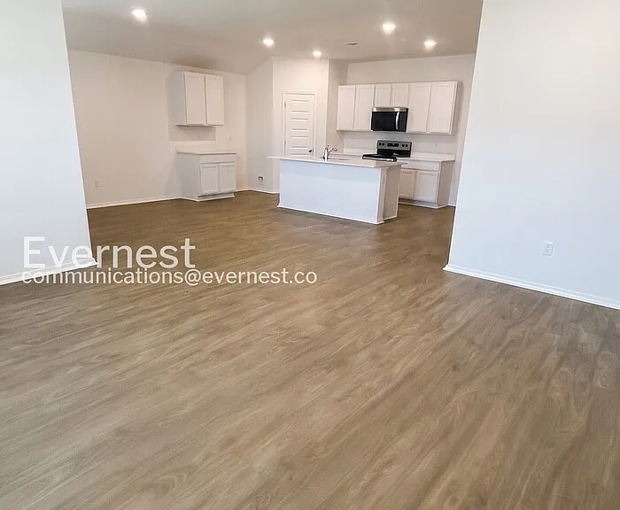 108 E Sunbelt Ct — Photo 4