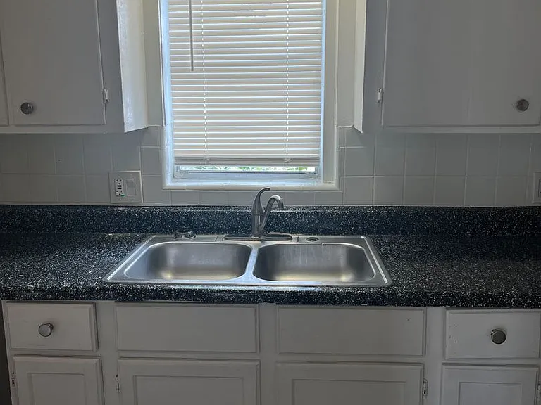 Eskridge Apartments. — Photo 5