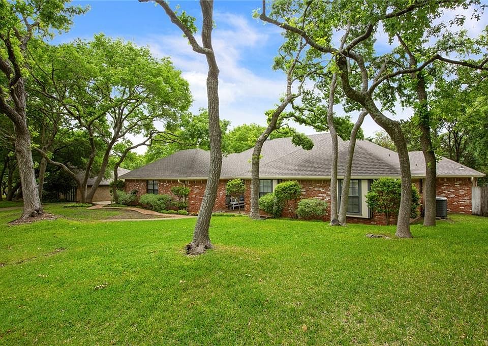 1st image of 204 Trailwood Dr