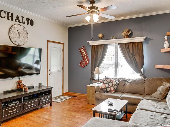 4th image of 302 S 10th St