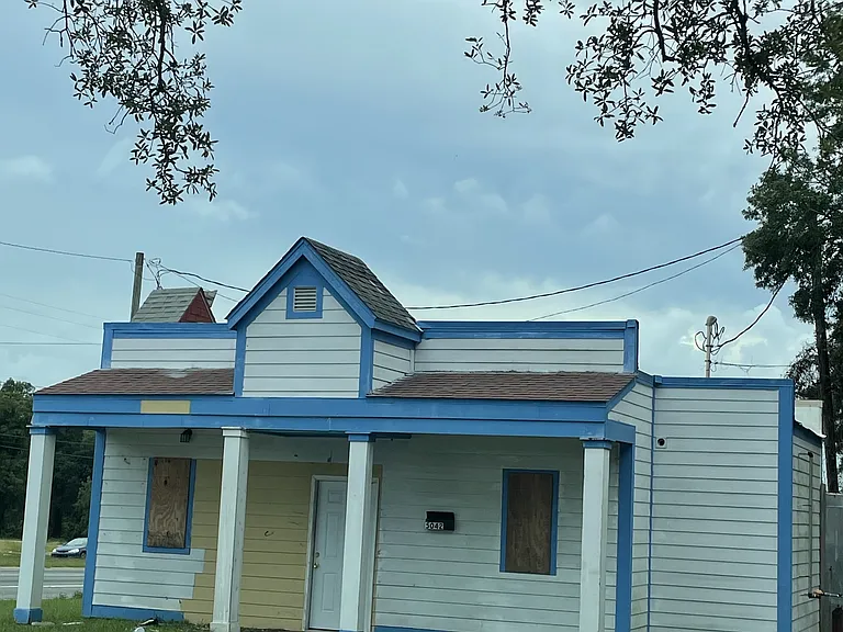 5042 Mobile Hwy — Photo 1